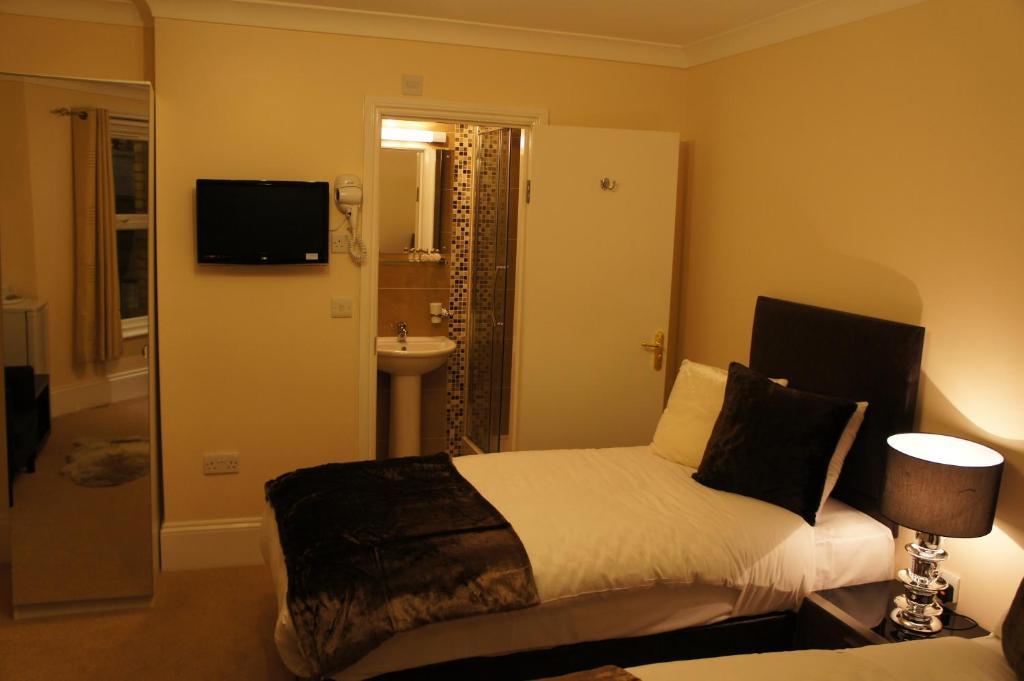Sapphire Hotel London Room photo